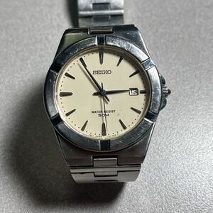 Vintage Seiko Men's Silver Watch with Cream Dial works great new battery